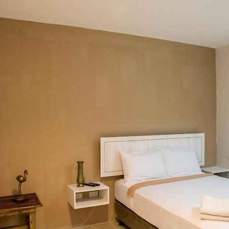 אולונגפו Hotel Avenija מראה חיצוני תמונה