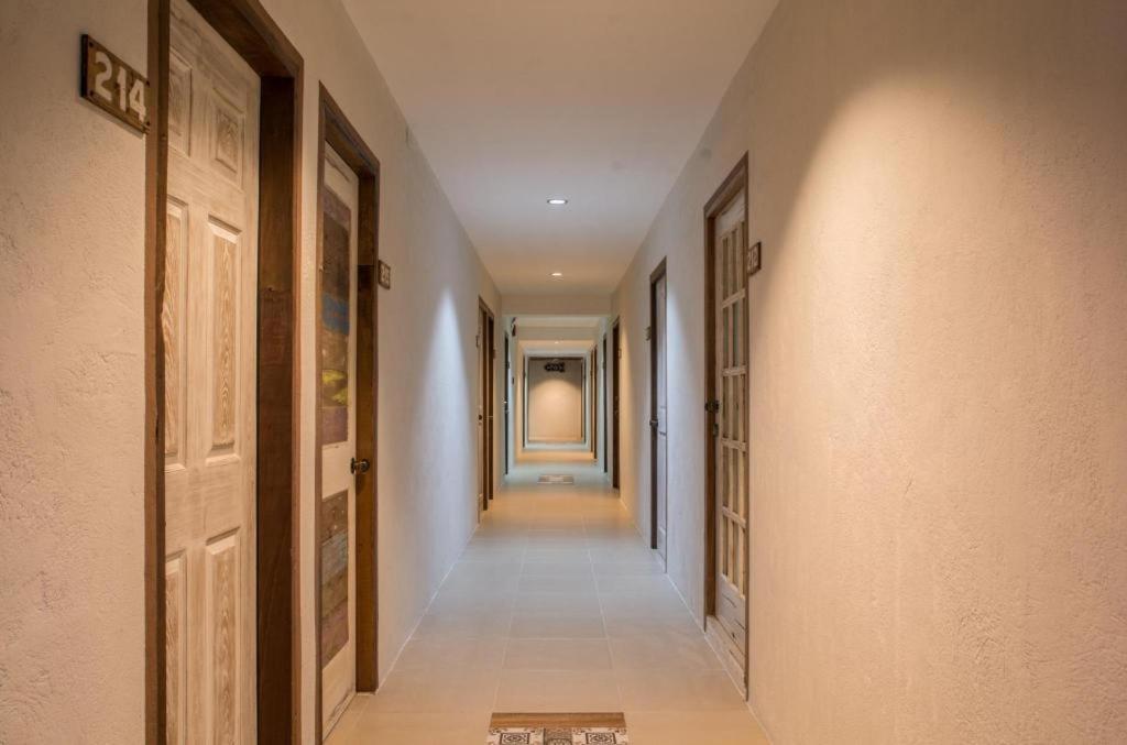 אולונגפו Hotel Avenija מראה חיצוני תמונה