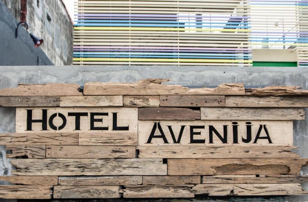 אולונגפו Hotel Avenija מראה חיצוני תמונה