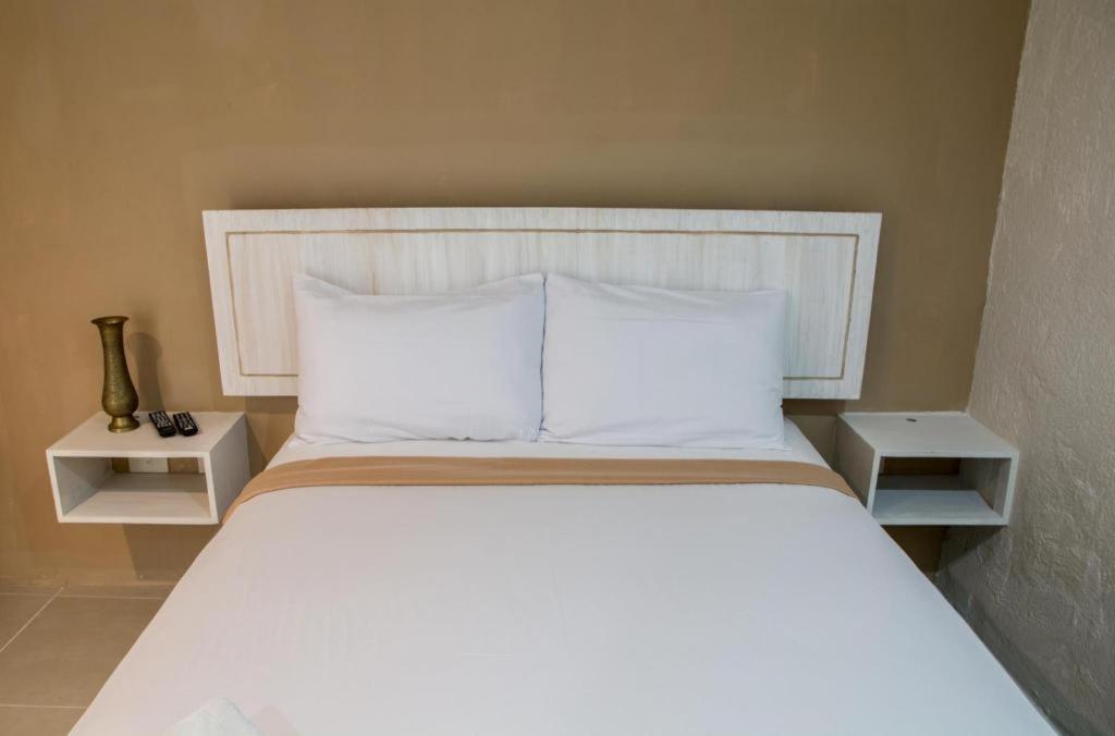 אולונגפו Hotel Avenija מראה חיצוני תמונה