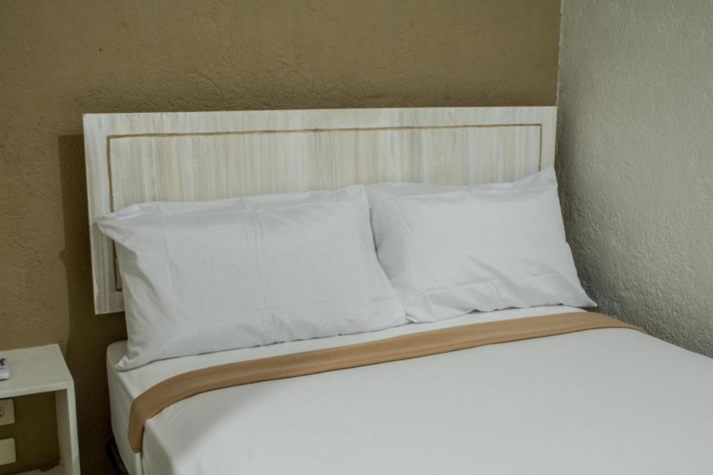 אולונגפו Hotel Avenija מראה חיצוני תמונה