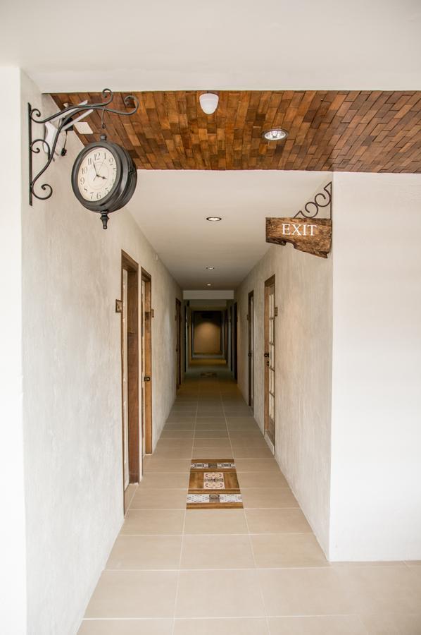 אולונגפו Hotel Avenija מראה חיצוני תמונה